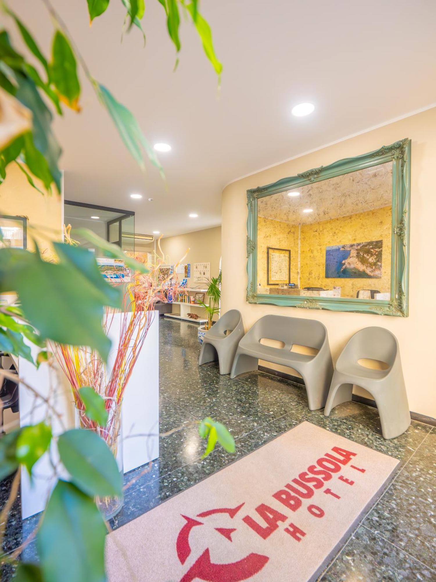 Hotel La Bussola ฟีนาเลลีกูเร ภายนอก รูปภาพ