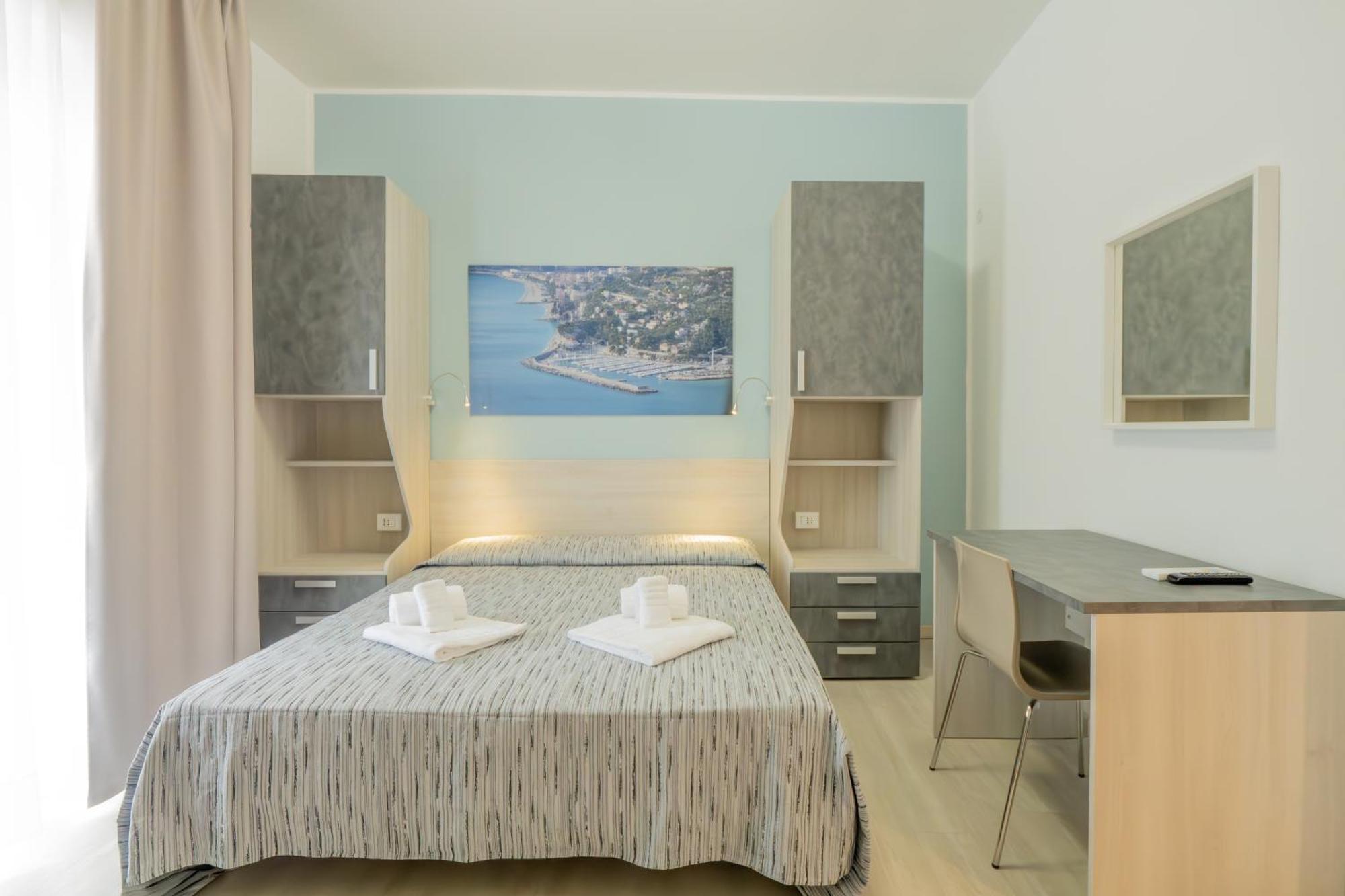 Hotel La Bussola ฟีนาเลลีกูเร ภายนอก รูปภาพ
