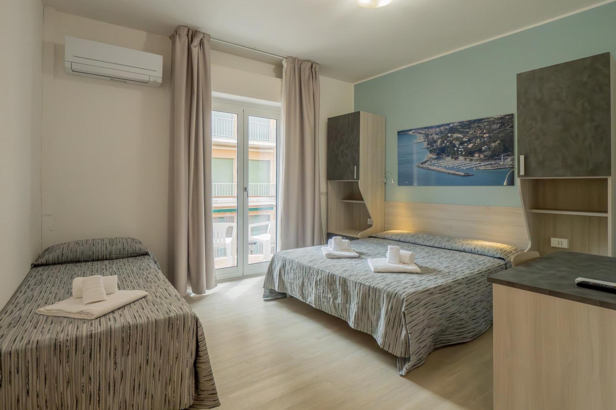Hotel La Bussola ฟีนาเลลีกูเร ภายนอก รูปภาพ